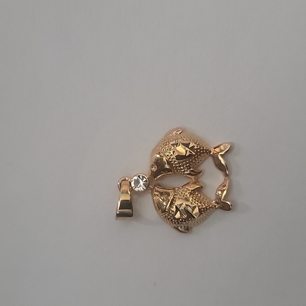 Couple fish pendant